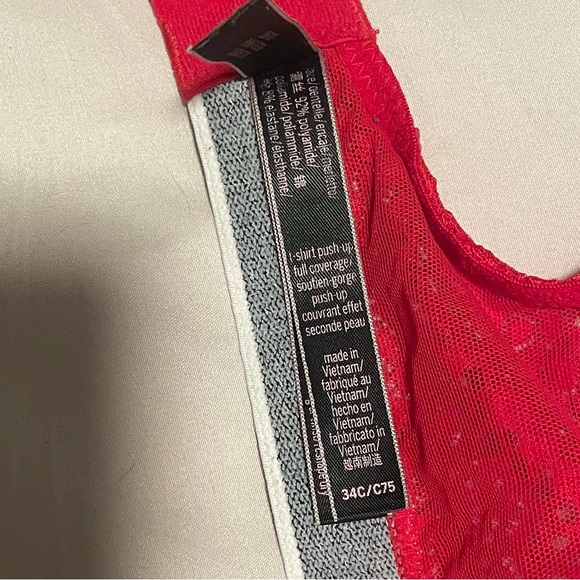 Victoria’s Secret bombshell push-up bra - Picture 5 of 5